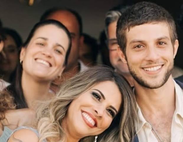 Aos 47 anos, Mãe de Chay Suede realiza sonho de se formar na faculdade