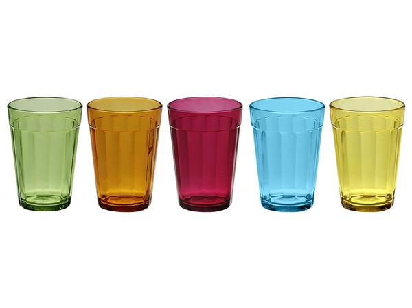 Copo Americano Color, de 190 ml, de vidro, em cinco cores diferentes.<a href="https://www.tokstok.com.br/americano-color-copo-agua-190-ml-6vrd-variado-copo-americano/p?idsku=330111" target="_blank" rel="noopener"> Tok&Stok</a>, R$ 9,90 cada