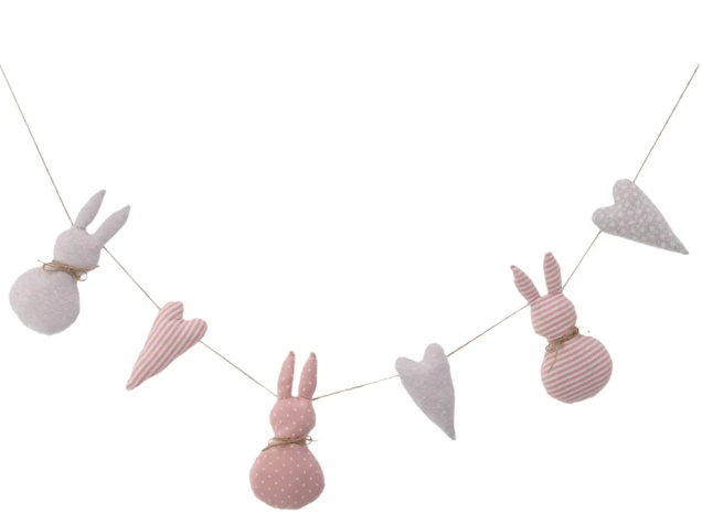 Cordão Decor, com objetos em poliéster e algodão. <a href="https://www.tokstok.com.br/cordao-decor-cinza-rosa-ternurinhas-e-orelhinhas/p?utm_source=chaordic-mail&utm_medium=emailmkt-user-sb&utm_campaign=tendencias" target="_blank" rel="noopener">Tok & Stok</a>, R$ 45,90 Cordão Decor, com objetos em poliéster e algodão. <a href="https://www.tokstok.com.br/cordao-decor-cinza-rosa-ternurinhas-e-orelhinhas/p?utm_source=chaordic-mail&utm_medium=emailmkt-user-sb&utm_campaign=tendencias" target="_blank" rel="noopener">Tok & Stok</a>, R$ 45,90