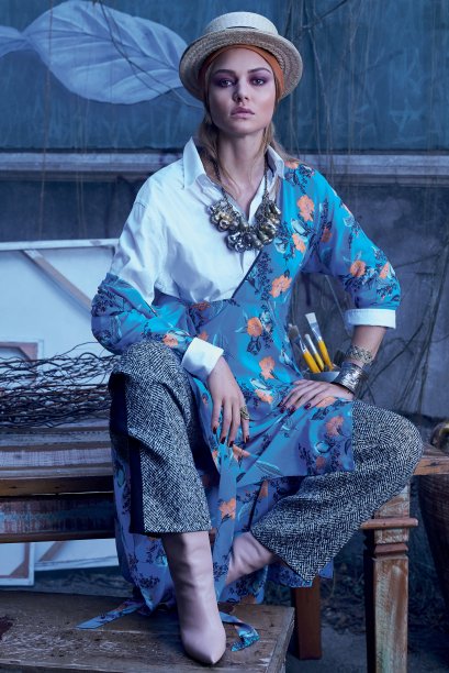 <strong>Camisa</strong> de tricoline, Tommy Hilfiger, R$ 370, tel. (11) 3069 8994. <strong>Vestido</strong> de crepe, Diane von Furstenberg, R$ 2 400, tel. (11) 3152 6979. <strong>Calça</strong> de lã, Animale, R$ 798, tel. (11) 95784 9945. <strong>Lenço</strong> de seda, Minha Avó Tinha, R$ 60, tel. (11) 3865 1759.