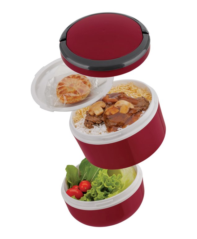 Marmita Lunch Box Dupla, da Euro Home, de plástico, com dois compartimentos fechados hermeticamente, alça e tampa com saída de vapor. Medidas: 15 x 15 cm. <a href="https://www.dinda.com.br/produtos/marmita-lunch-box-dupla-vermelha-1-4l-euro-home" target="_blank" rel="noopener">Dinda</a>, R$ 37,99