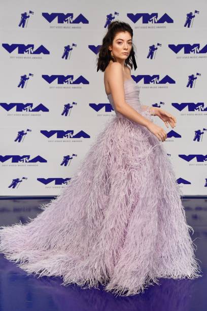 Lorde vestindo Monique Lhuillier