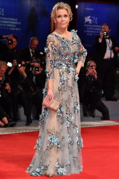 <strong>Jane Fonda</strong> de <strong>Marchesa</strong> na première de <strong>Our Souls At Night</strong>.