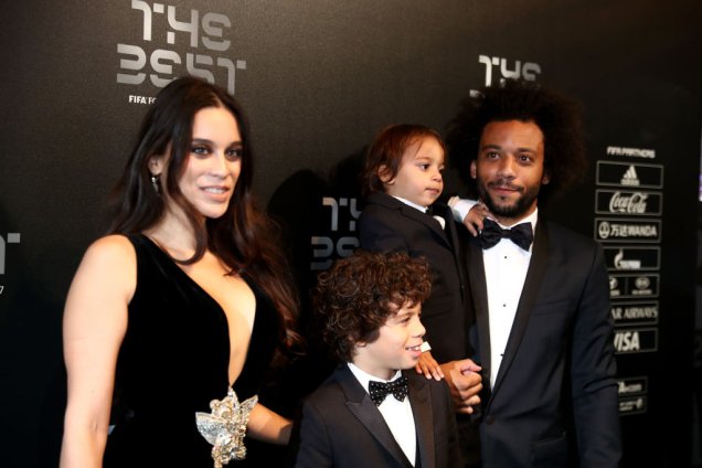 Marcelo e família no tapete verde do prêmio Fifa