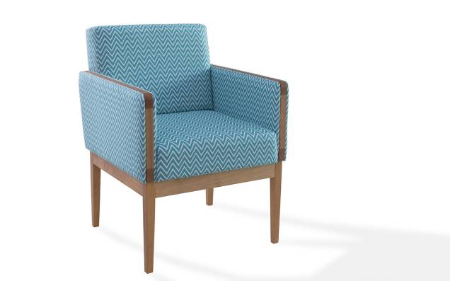 Poltrona Mariscal, com 64 x 62 x 83 cm, estrutura de tauari e acabamento de algodão estampado. <a href="https://www.ideastore.com.br/produtos/22-3799/poltrona+para+sala+com+bracos+pes+de+madeira+estofada+cor+azul+mineral+-+verniz+amendoa+/+tec+933+-+mariscal+-+62x64x83+cm" target="_blank" rel="noopener">IdeaStore</a>, R$ 585,96 Poltrona Mariscal, com 64 x 62 x 83 cm, estrutura de tauari e acabamento de algodão estampado. <a href="https://www.ideastore.com.br/produtos/22-3799/poltrona+para+sala+com+bracos+pes+de+madeira+estofada+cor+azul+mineral+-+verniz+amendoa+/+tec+933+-+mariscal+-+62x64x83+cm" target="_blank" rel="noopener">IdeaStore</a>, R$ 585,96