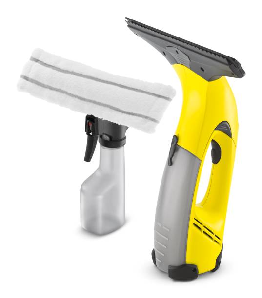 Aspirador de vidro - com sistema de sucção de água, o limpador WV 50 Plus, da Kärcher tem pulverizador com frasco e pano de microfibra. <a href="https://loja.karcher.com.br/limpador-de-vidros-wv-50-plus" target="_blank" rel="noopener">Kärcher</a>, R$ 199