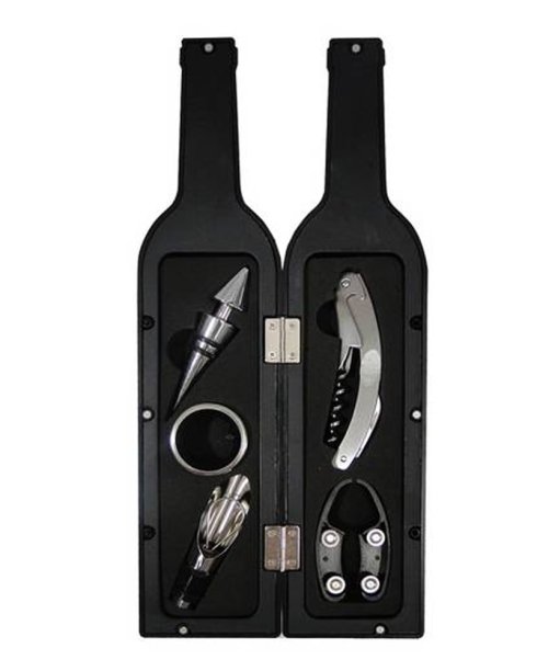 Kit para vinho Garrafa Emborrachada, com 5 peças. <a href="https://www.casasbahia.com.br/UtilidadesDomesticas/acessoriosparabar/ConjuntodeBar/kit-abridor-tampa-de-vinho-5-pecas-garrafa-emborrachada-ds-1177-4896931.html?utm_medium=Cpc&utm_source=GP_PLA&IdSku=4896931&idLojista=10152&utm_campaign=utld_shopping&gclid=EAIaIQobChMIs_OKtd_S4gIVBgyRCh3gcwCfEAkYFSABEgJZ0fD_BwE" target="_blank" rel="noopener">Casas Bahia</a>, R$ 47,77