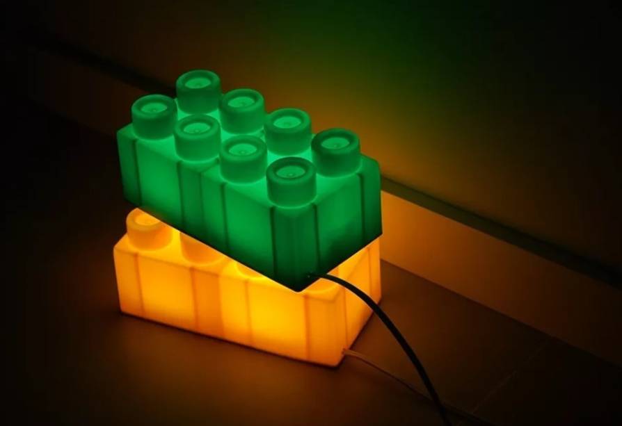 Luminária Lego, de 19 x 10 x 9 cm. <a href="https://produto.mercadolivre.com.br/MLB-1219279086-luminaria-lego-_JM" target="_blank" rel="noopener">Mercado Livre</a>, R$ 137,90 Luminária Lego, de 19 x 10 x 9 cm. <a href="https://produto.mercadolivre.com.br/MLB-1219279086-luminaria-lego-_JM" target="_blank" rel="noopener">Mercado Livre</a>, R$ 137,90