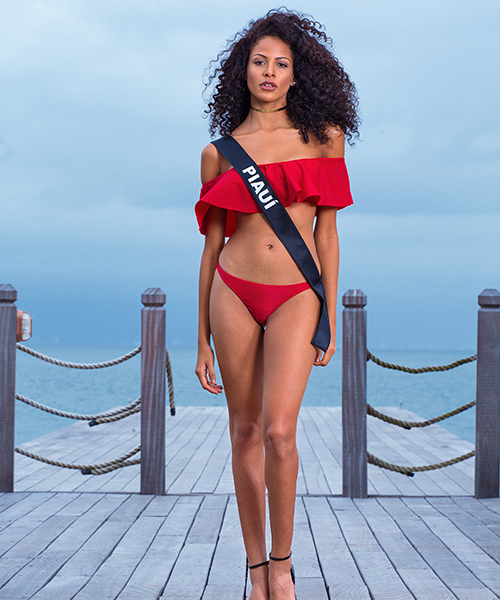 Monalysa Alcântara - 18 anos - Estudante de Administração - Curiosidade: deseja empoderar e ajudar as mulheres negras a acreditarem em si e na sua beleza. Monalysa Alcântara - 18 anos - Estudante de Administração - Curiosidade: deseja empoderar e ajudar as mulheres negras a acreditarem em si e na sua beleza.