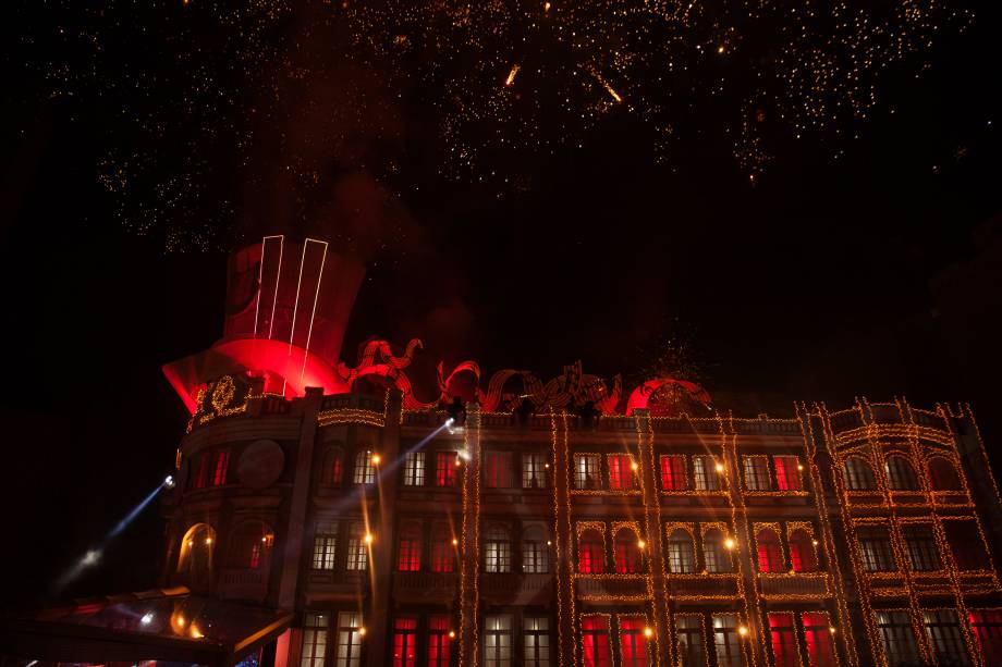 Fogos de artifício para celebrar a chegada do Natal