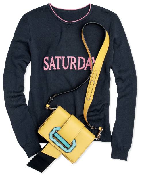 Tricô, Lafort, R$ 348, lafort.com.br. Bolsa de couro, Prada, R$ 9 400, tel. (11) 3552 1030. Tricô, Lafort, R$ 348, lafort.com.br. Bolsa de couro, Prada, R$ 9 400, tel. (11) 3552 1030.