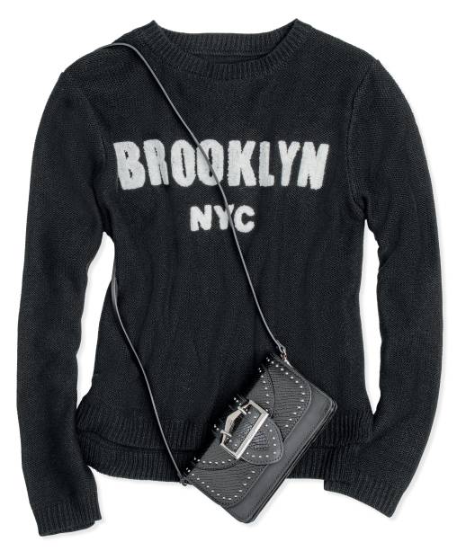 Tricô, Renner, R$ 100, tel. (11) 2165 2900. Bolsa de couro, Schutz, R$ 890, tel. (11) 4508 1499. Tricô, Renner, R$ 100, tel. (11) 2165 2900. Bolsa de couro, Schutz, R$ 890, tel. (11) 4508 1499.