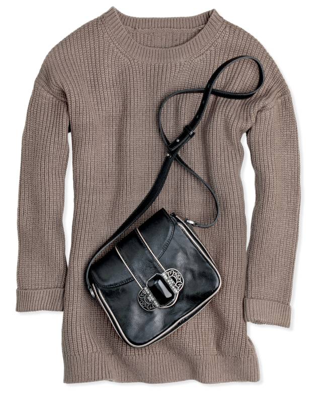 Tricô, Forever 21, R$ 100, tel. (11) 5181 5386. Bolsa de couro, Spezzato, R$ 990, tel. (11) 3074 2922. Tricô, Forever 21, R$ 100, tel. (11) 5181 5386. Bolsa de couro, Spezzato, R$ 990, tel. (11) 3074 2922.