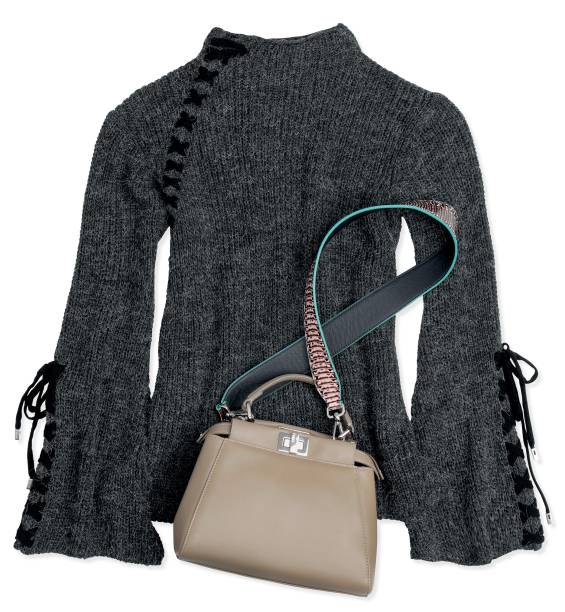 Tricô, Bo.Bô, R$ 798, tel. (11) 3062 8145. Bolsa de couro, R$ 13 590, e Alça de couro, R$ 3 180, Fendi, tel. (11) 4873 5592. Tricô, Bo.Bô, R$ 798, tel. (11) 3062 8145. Bolsa de couro, R$ 13 590, e Alça de couro, R$ 3 180, Fendi, tel. (11) 4873 5592.