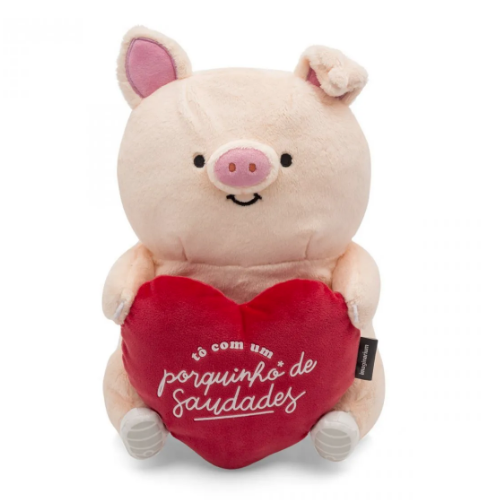 Porta-pijama Porquinho, de poliéster, com 36 cm de altura. <a href="https://loja.imaginarium.com.br/porta-pijama-porquinho-de-saudades/p" target="_blank" rel="noopener">Imaginarium</a>, R$ 149,90 Porta-pijama Porquinho, de poliéster, com 36 cm de altura. <a href="https://loja.imaginarium.com.br/porta-pijama-porquinho-de-saudades/p" target="_blank" rel="noopener">Imaginarium</a>, R$ 149,90