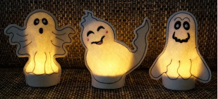 Porta-velas Trio de Fantasmas com feltro (usar velas de LED). <a href="https://www.elo7.com.br/porta-velas-trio-de-fantasmas/dp/7C2708" target="_blank" rel="noopener">Elo 7 (Li Vieira)</a>, R$ 12