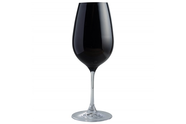 Taça de vinho em cristal ecológico Prestige, de 450 ml. <a href="https://www.cec.com.br/utilidades-domesticas/cozinha/copo-e-taca/taca-de-vinho-em-cristal-prestige-450ml-preta?produto=1355594&utm_content=utilidades-domesticas&utm_medium=cpc&utm_campaign=GoogleShop&utm_source=google-shopping&idpublicacao=791d2005-d206-4804-b297-71cab438caf1&gclid=EAIaIQobChMI2e79y-rS4gIVEQyRCh2a0wBtEAQYASABEgLF7fD_BwE" target="_blank" rel="noopener">C&C</a>, R$ 29,99 a unidade