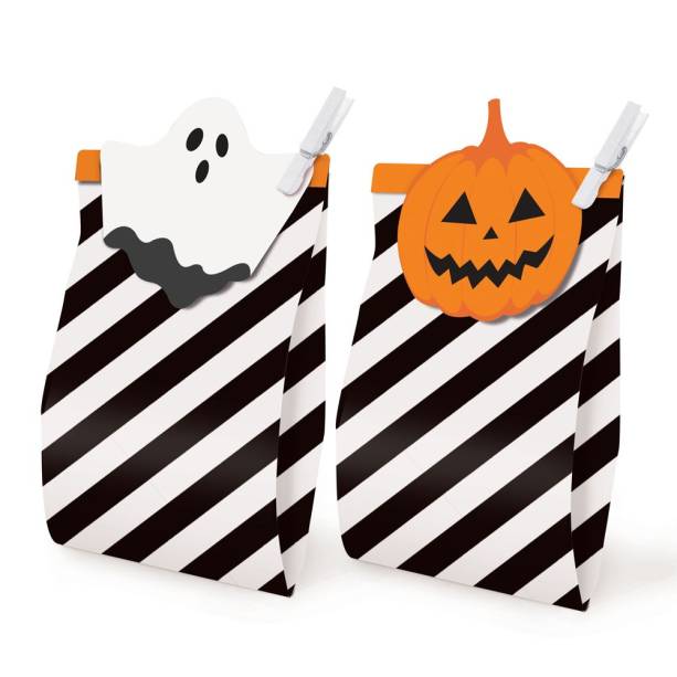 Sacolinha com prendedor de papel cartão. <a href="https://www.submarino.com.br/produto/27205619?pfm_carac=halloween&pfm_index=0&pfm_page=search&pfm_pos=grid&pfm_type=search_page%20" target="_blank" rel="noopener">Submarino</a>, R$ 22,65 com 10 unidades