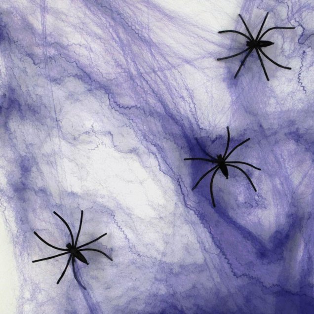 Teia de aranha de algodão (1 metro). <a href="https://www.magazineluiza.com.br/teia-de-aranha-roxa-halloween-nyr-festabox/p/5343360/am/fsta/" target="_blank" rel="noopener">Magazine Luiza</a>, R$ 5,90