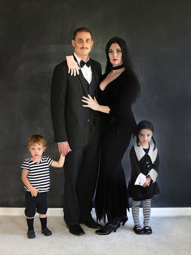 Fantasia de família para Halloween - Família Addams