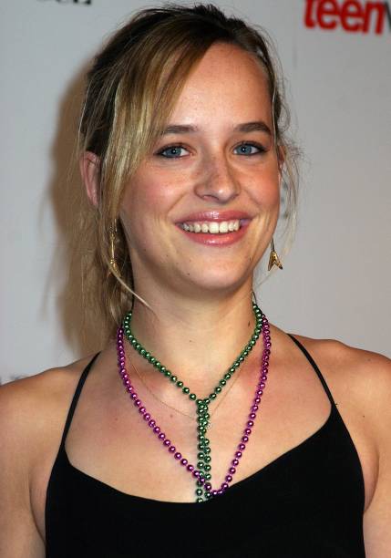 <strong>Setembro de 2004</strong> - Loiro dourado com raiz escura. <strong>Setembro de 2004</strong> - Loiro dourado com raiz escura.