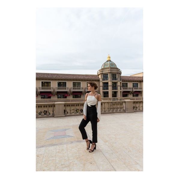 Calça e top <b>Oscar de la Renta</b> e sapatos<b> Burberry </b>para o programa da apresentadora Ellen DeGeneres. Calça e top <b>Oscar de la Renta</b> e sapatos<b> Burberry </b>para o programa da apresentadora Ellen DeGeneres.