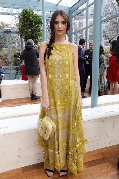 Emily Ratajkowski no desfile da Valentino