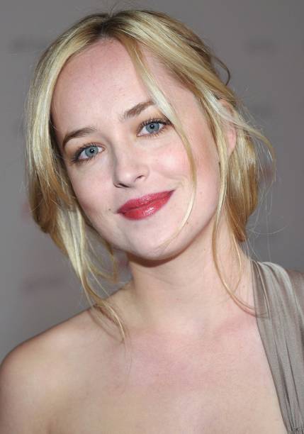 <strong>Novembro de 2011</strong> - Louro claríssimo e franjão. <strong>Novembro de 2011</strong> - Louro claríssimo e franjão.