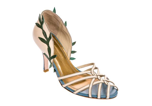 Sandália de couro, <strong>Masqué por Adriana Pedroso</strong>, R$ 820 Sandália de couro, <strong>Masqué por Adriana Pedroso</strong>, R$ 820
