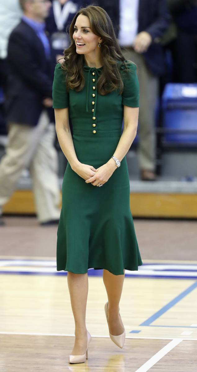 <strong>06 de julho de 2016</strong> – Brasil em dose dupla! Kate escolheu vestido da estilista<strong> Barbara Casasola</strong>, gaúcha radicada em Londres, e sandálias da <strong>Schutz</strong> para um jantar no Museu de História Natural, na capital britânica. <strong>06 de julho de 2016</strong> – Brasil em dose dupla! Kate escolheu vestido da estilista<strong> Barbara Casasola</strong>, gaúcha radicada em Londres, e sandálias da <strong>Schutz</strong> para um jantar no Museu de História Natural, na capital britânica.