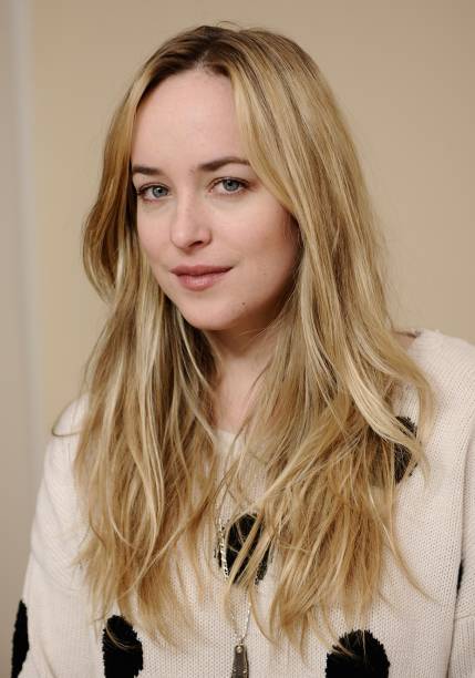 <strong>Janeiro de 2012</strong> - Cabelos bem longos com raiz escura. <strong>Janeiro de 2012</strong> - Cabelos bem longos com raiz escura.