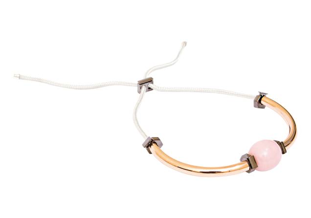 Colar de metal,<strong> Luiza Dias 111</strong>, R$ 204 Colar de metal,<strong> Luiza Dias 111</strong>, R$ 204