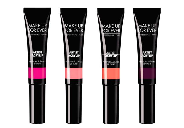 <strong>Balm com efeito laqueado Artist Acrylip, MAKE UP FOR EVER, R$ 89 //</strong> A tendência do acabamento laqueado é apresentada neste lançamento, inspirado pela rica intensidade da tinta acrílica. O balm traz duas boas novidades: a fórmula, que não é grudenta, e a possibilidade de obter nuances mais ou menos intensas na mesma cor, graças à sobreposição de camadas. Disponível em nova cores. À venda a partir de julho. <strong>Balm com efeito laqueado Artist Acrylip, MAKE UP FOR EVER, R$ 89 //</strong> A tendência do acabamento laqueado é apresentada neste lançamento, inspirado pela rica intensidade da tinta acrílica. O balm traz duas boas novidades: a fórmula, que não é grudenta, e a possibilidade de obter nuances mais ou menos intensas na mesma cor, graças à sobreposição de camadas. Disponível em nova cores. À venda a partir de julho.