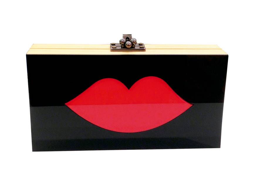 Clutch de acrílico, <strong>Josefina Rosacor</strong>, R$ 389