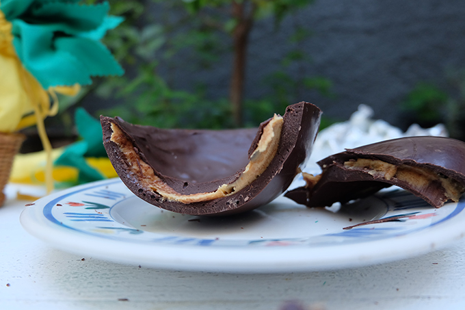 Veganos, 100% cacau, sem soja, com recheios de paçoca, prestígio, brigadeiro e flocos de arroz. Vem na bolsa de abacaxi. R$ 65 com 350g, da <strong>Botões de Amora</strong>. <a href="https://www.facebook.com/Botoesdeamora/" target="_blank">www.facebook.com/Botoesdeamora/</a>