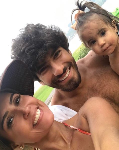 <strong>Maria Flor</strong>, filha de Deborah Secco e Hugo Moura