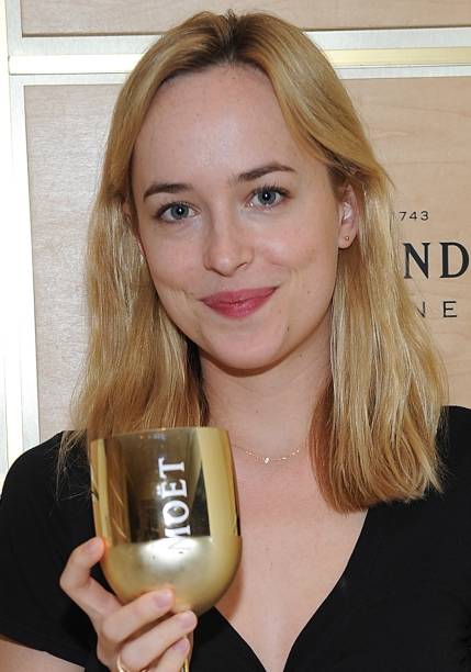 <strong>Agosto de 2013</strong> - De volta ao loiro com corte bem reto e franja longa. <strong>Agosto de 2013</strong> - De volta ao loiro com corte bem reto e franja longa.