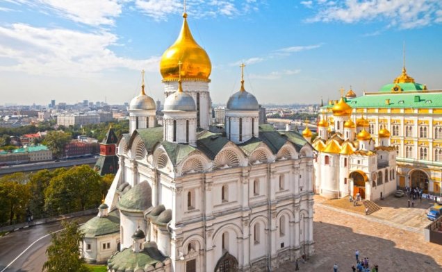 <strong>Kremlin</strong>: 'Você entra nos domínios do imenso palácio, e dentro há uma série de museus a se percorrer. Tem de tudo, até a coleção de ovos Fabergé.'
