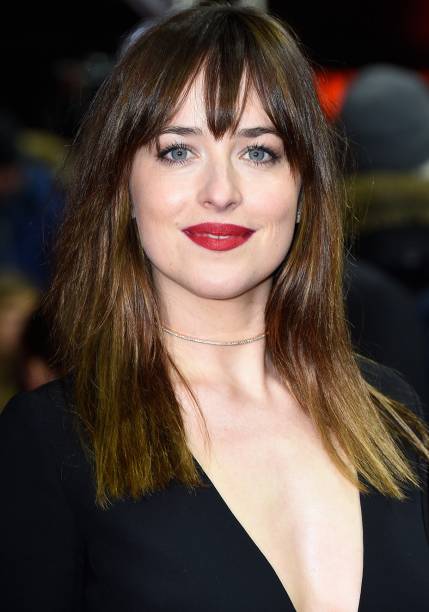 <strong>Fevereiro de 2015</strong> - Fios mais escuros em corte reto. <strong>Fevereiro de 2015</strong> - Fios mais escuros em corte reto.