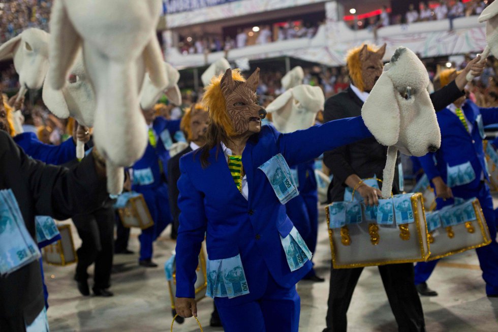 Ala dos "Lobos em Pele de Cordeiro" no desfile da Beija-Flor de Nilópolis, campeã do Carnaval 2018