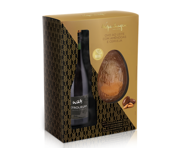 Harmonizado com cerveja. De chocolate ao leite com amêndoas e cerveja Wäls Petroleum. R$ 114,70 com 250g e cerveja de 375 ml, da <strong>Kopenhagen</strong> <a href="https://www.kopenhagen.com.br">www.kopenhagen.com.br</a>