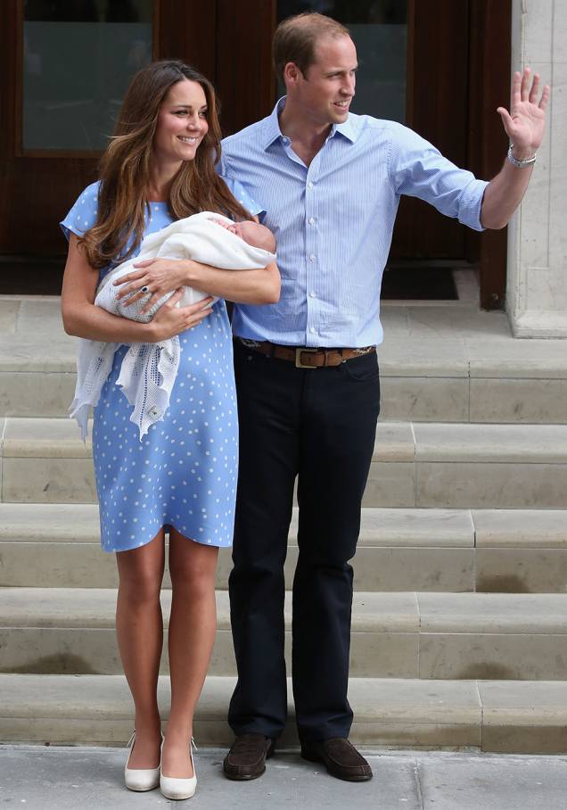 <strong>11 de maio de 2012</strong> – Como parte das comemorações das Olimpíadas de Londres, Kate marcou presença em um concerto no Royal Albert Hall. O vestido eleito para a ocasião, assinado por <strong>Jenny Packham</strong>, compõe um dos visuais mais icônicos da Duquesa. <strong>11 de maio de 2012</strong> – Como parte das comemorações das Olimpíadas de Londres, Kate marcou presença em um concerto no Royal Albert Hall. O vestido eleito para a ocasião, assinado por <strong>Jenny Packham</strong>, compõe um dos visuais mais icônicos da Duquesa.