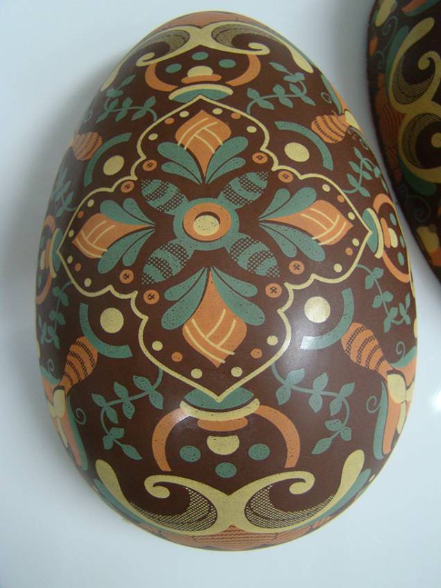 De chocolate ao leite, decorado. R$48,50 com 350g, da <strong>Mariza Soares</strong> <a href="https://facebook.com/marizasoareschocolates">https://facebook.com/marizasoareschocolates</a> De chocolate ao leite, decorado. R$48,50 com 350g, da <strong>Mariza Soares</strong> <a href="https://facebook.com/marizasoareschocolates">https://facebook.com/marizasoareschocolates</a>