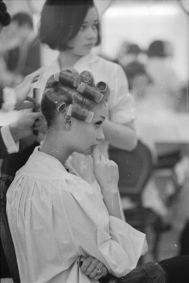 <strong>Bastidores de desfile</strong><span>, 1962</span> <strong>Bastidores de desfile</strong><span>, 1962</span>