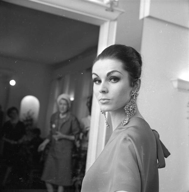 <strong>Bastidores de desfile</strong>, 1966 <strong>Bastidores de desfile</strong>, 1966