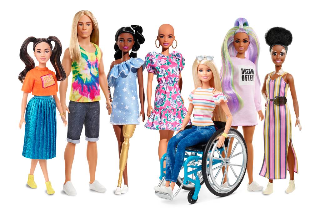 Pela primeira vez, Barbie lança bonecas careca e com vitiligo