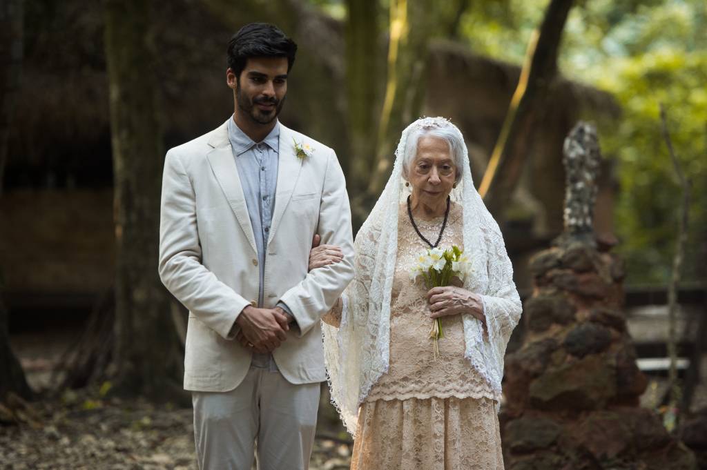 O Outro Lado do Paraíso Xodó (Anderson Tomazini) e Mercedes (Fernanda Montenegro)