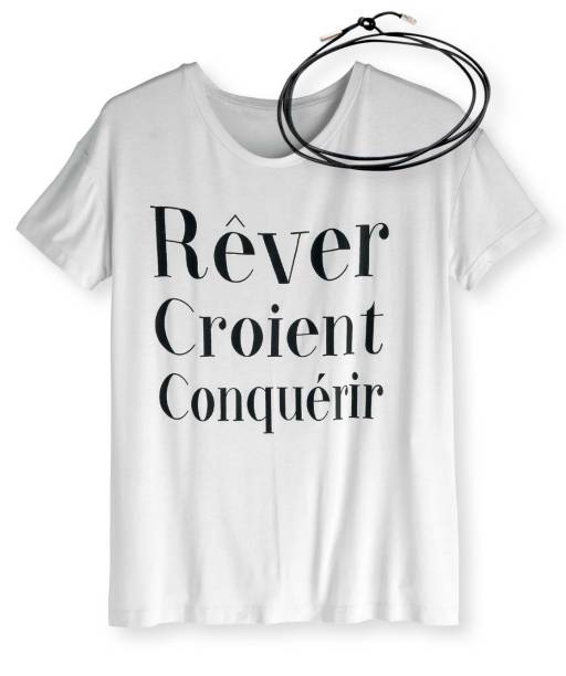 Camiseta de algodão, Inspirée, R$ 152, tel. (11) 3845 0738. Choker de couro, Ag Guerreiro, R$ 238, agguerreiro.com.br. Camiseta de algodão, Inspirée, R$ 152, tel. (11) 3845 0738. Choker de couro, Ag Guerreiro, R$ 238, agguerreiro.com.br.