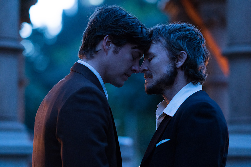 Xavier Samuel e Damon Harrison em ‘Pelo Direito de Ser Feliz’ Xavier Samuel e Damon Harrison em 'Pelo Direito de Ser Feliz'