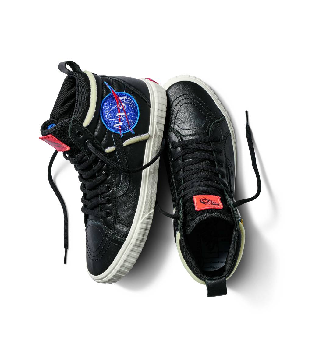 Vans cria coleção em homenagem à NASA 349858_840244_ho18_spacevoyager_vn0a3dq5uq3_uask8hi46mtedx_blackresultado